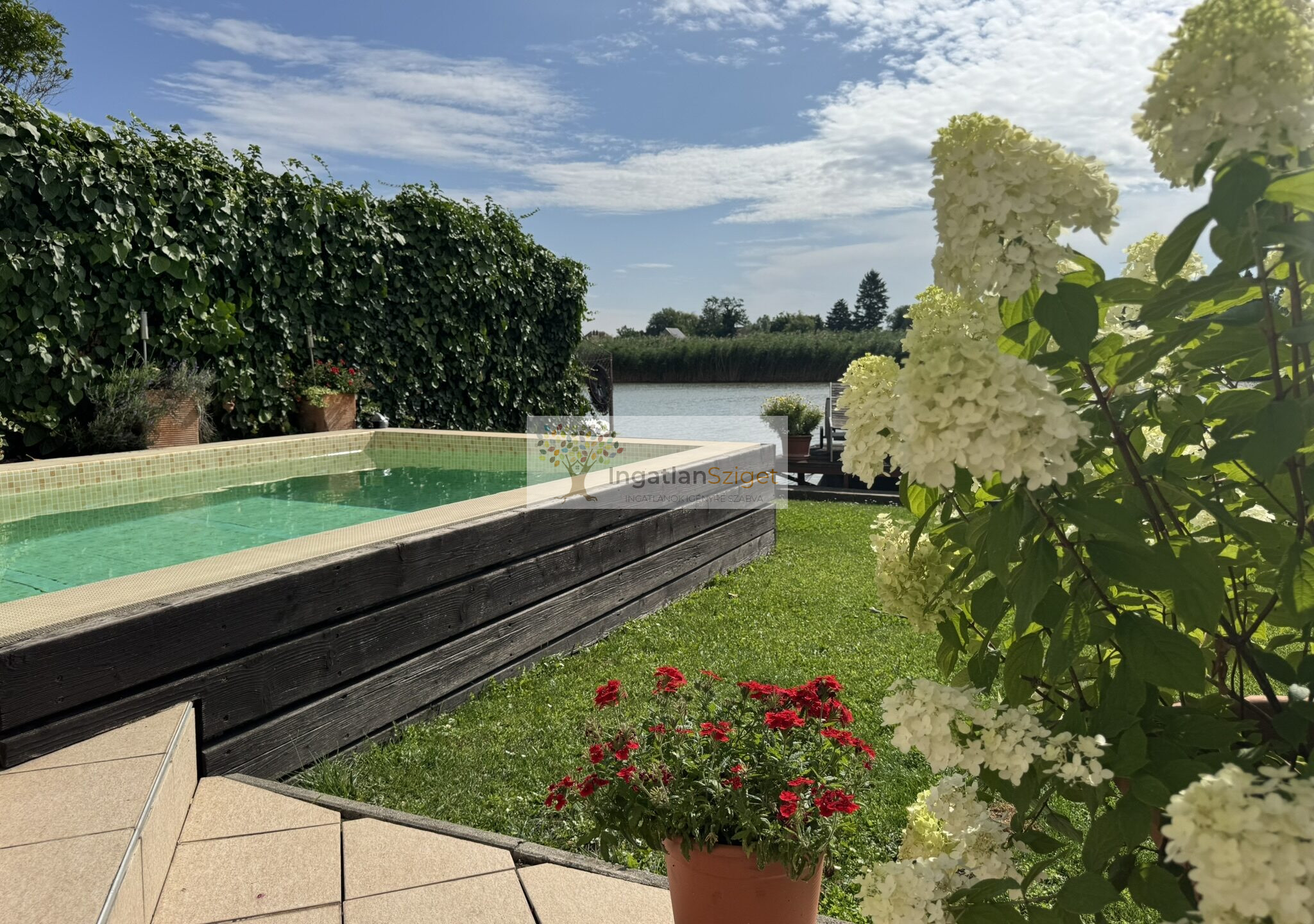 A6DE5D9A-EB9C-4043-A628-B7E63A516FAB