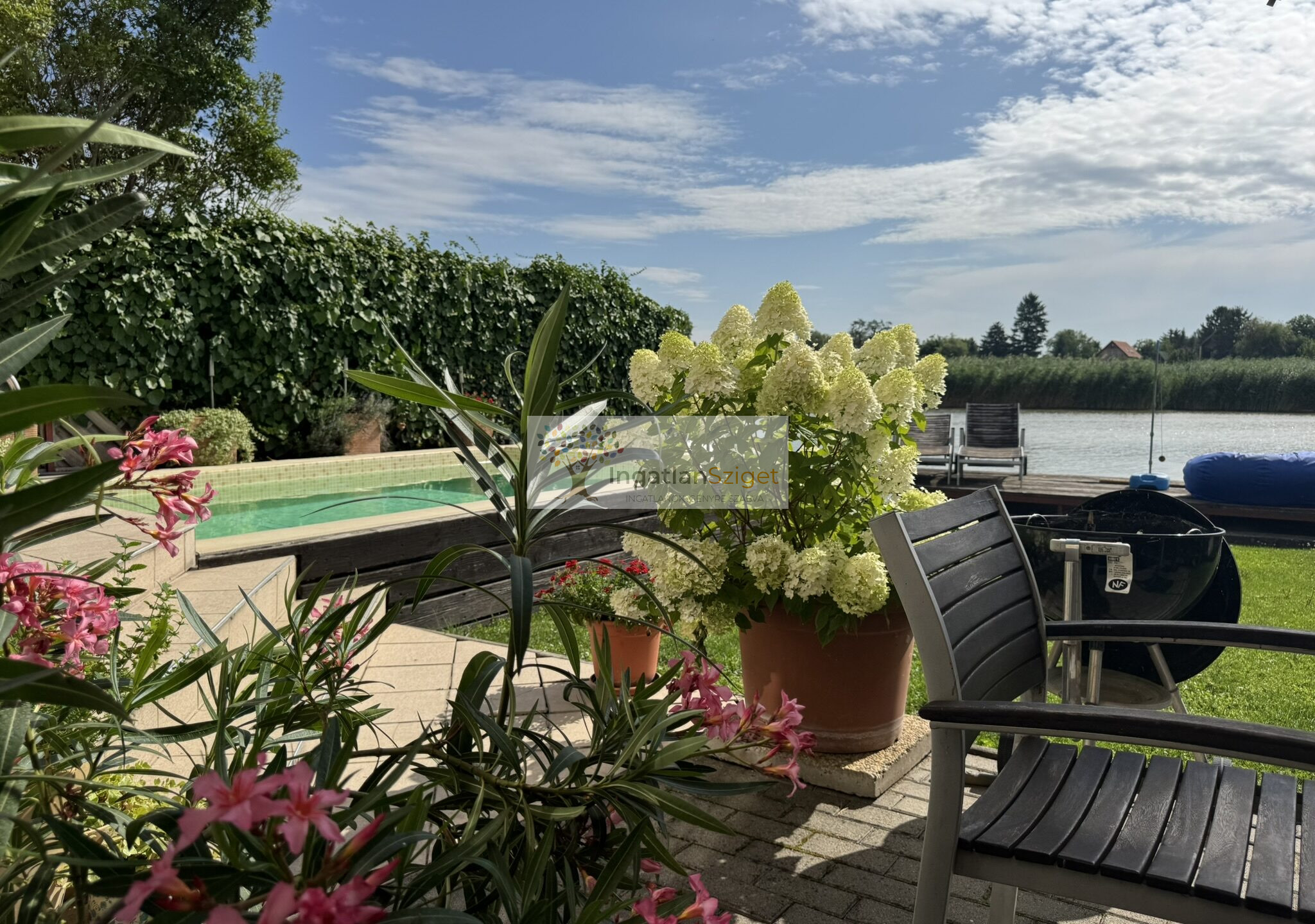 CC361EF9-A376-4D3A-933E-1E8A1DA6BA9F