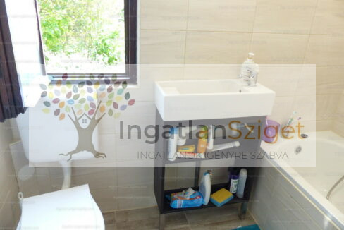 34296670_232653712_hd