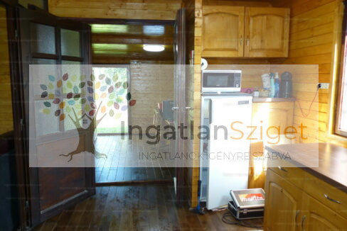 34296670_232653724_hd