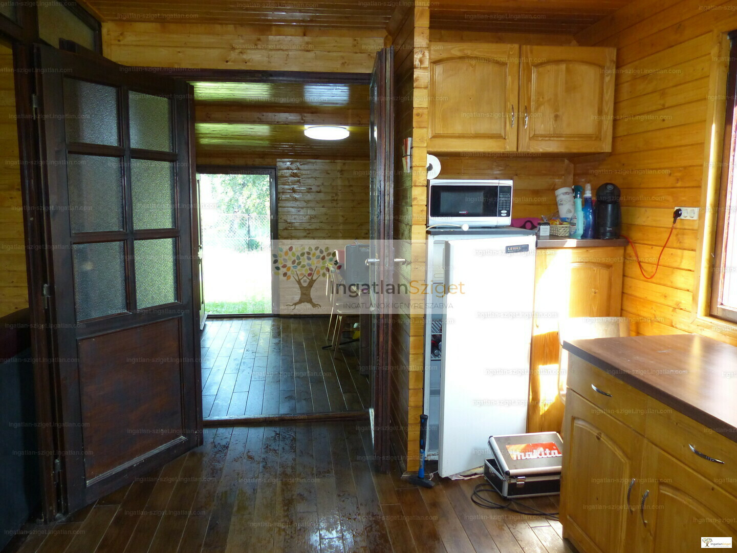 34296670_232653724_hd