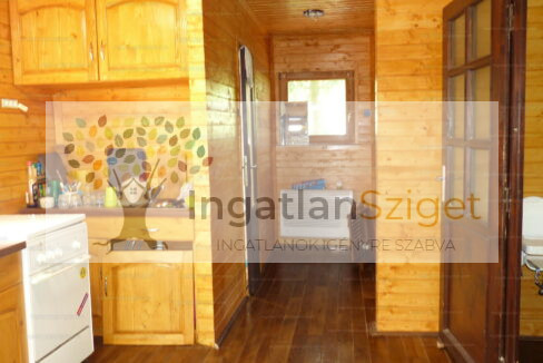 34296670_232653725_hd