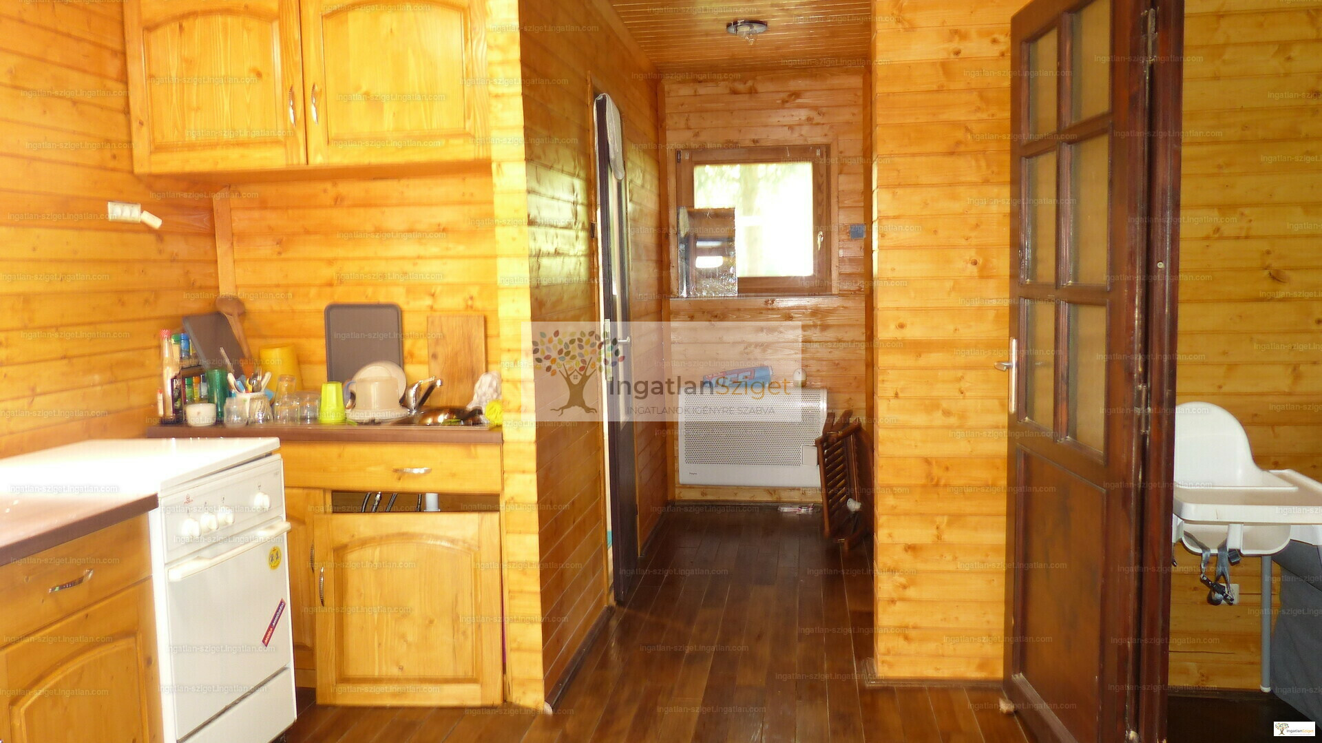 34296670_232653725_hd