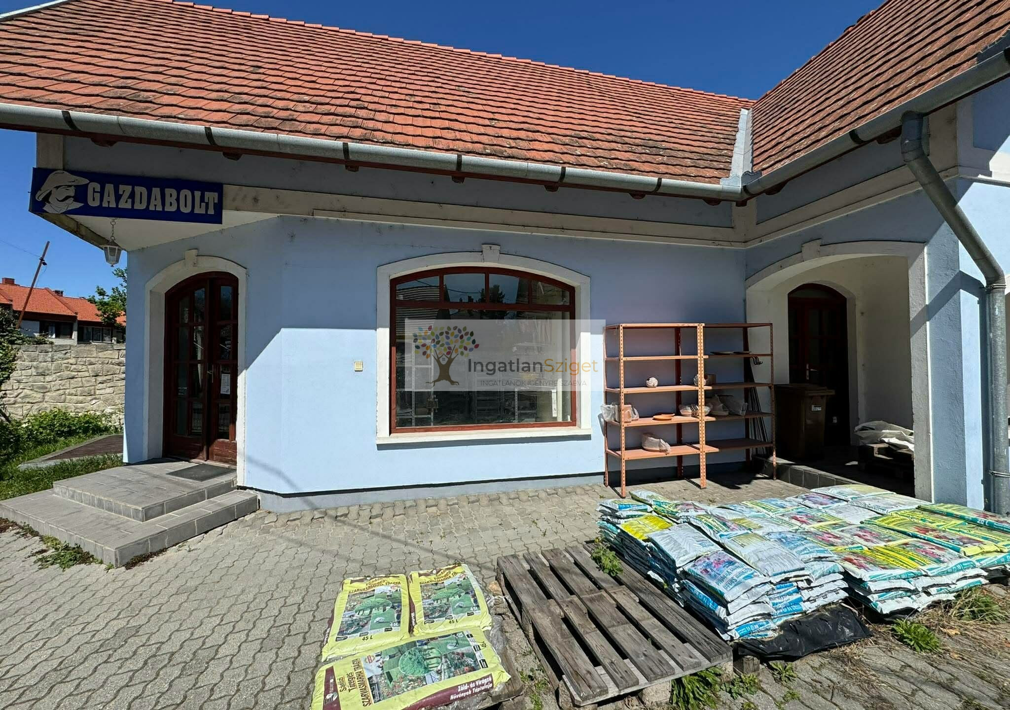 fd595973-c7f8-483c-89b7-136142d8fd54