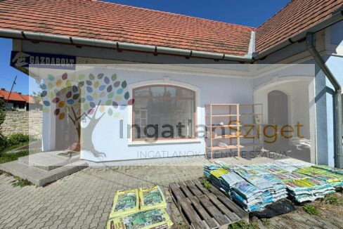 fd595973-c7f8-483c-89b7-136142d8fd54